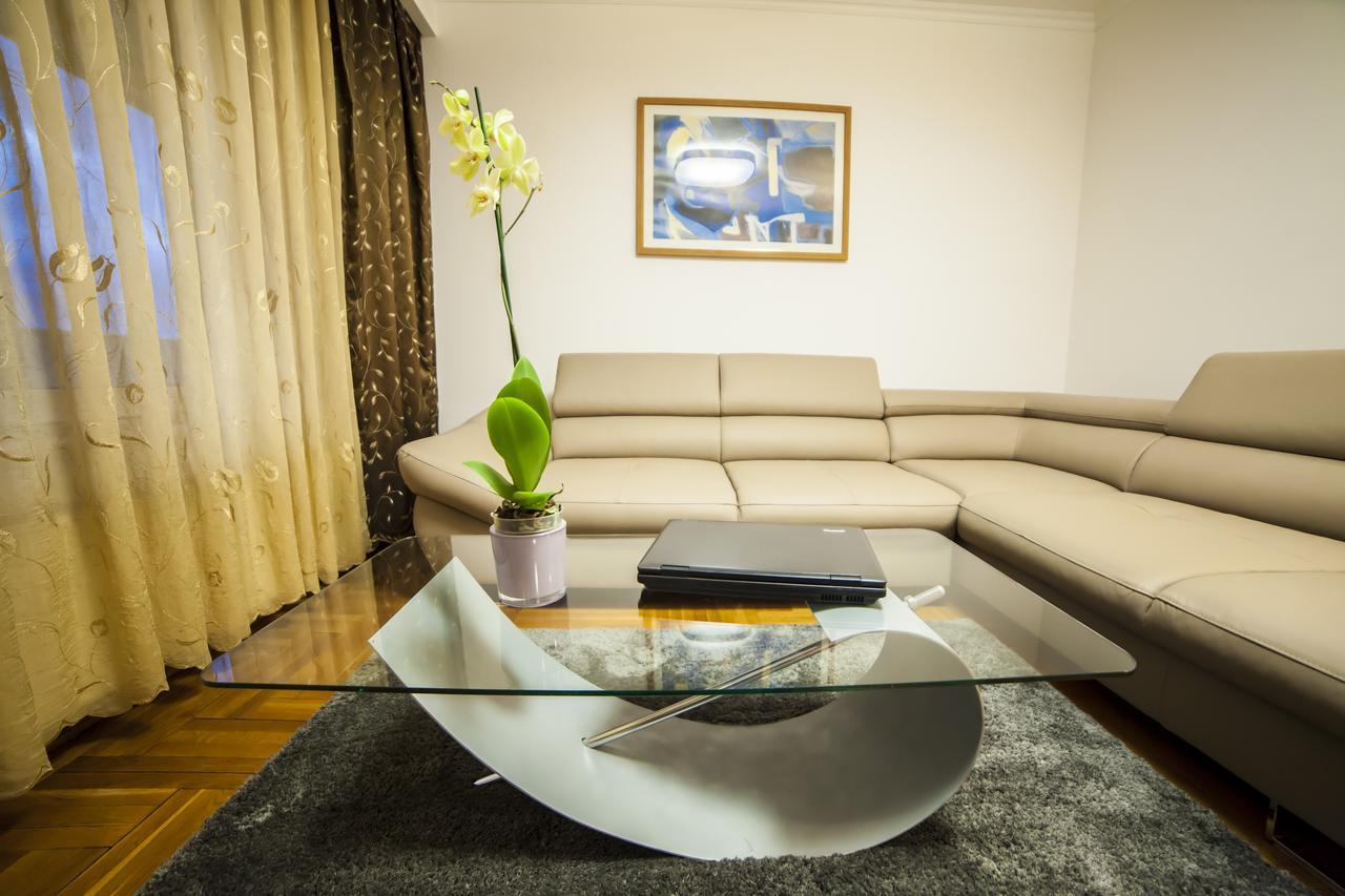 Business Class Apartment Cluj-Napoca Exterior foto